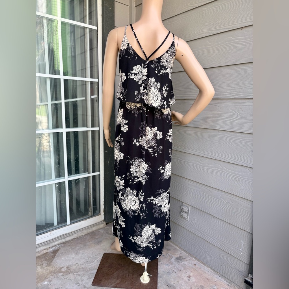 Monteau Black and Cream Floral Maxi Dress - Picture 5 of 9